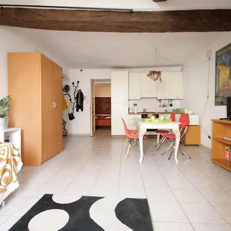 Petit Studio Con Box Auto!